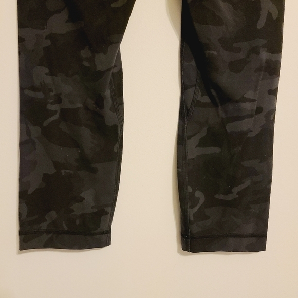 Lululemon | Women's Wunder Under High-Rise 25" Camo Tight Leggings (Size 6) - Picture 11 of 13